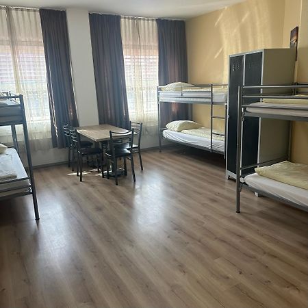 Low Budget Hostel Мюнхен Экстерьер фото