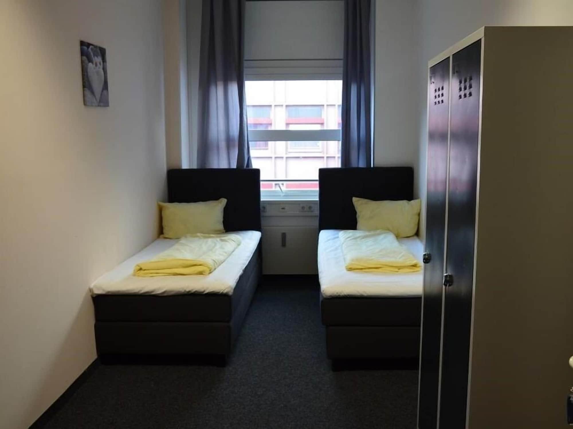 Low Budget Hostel Мюнхен Экстерьер фото