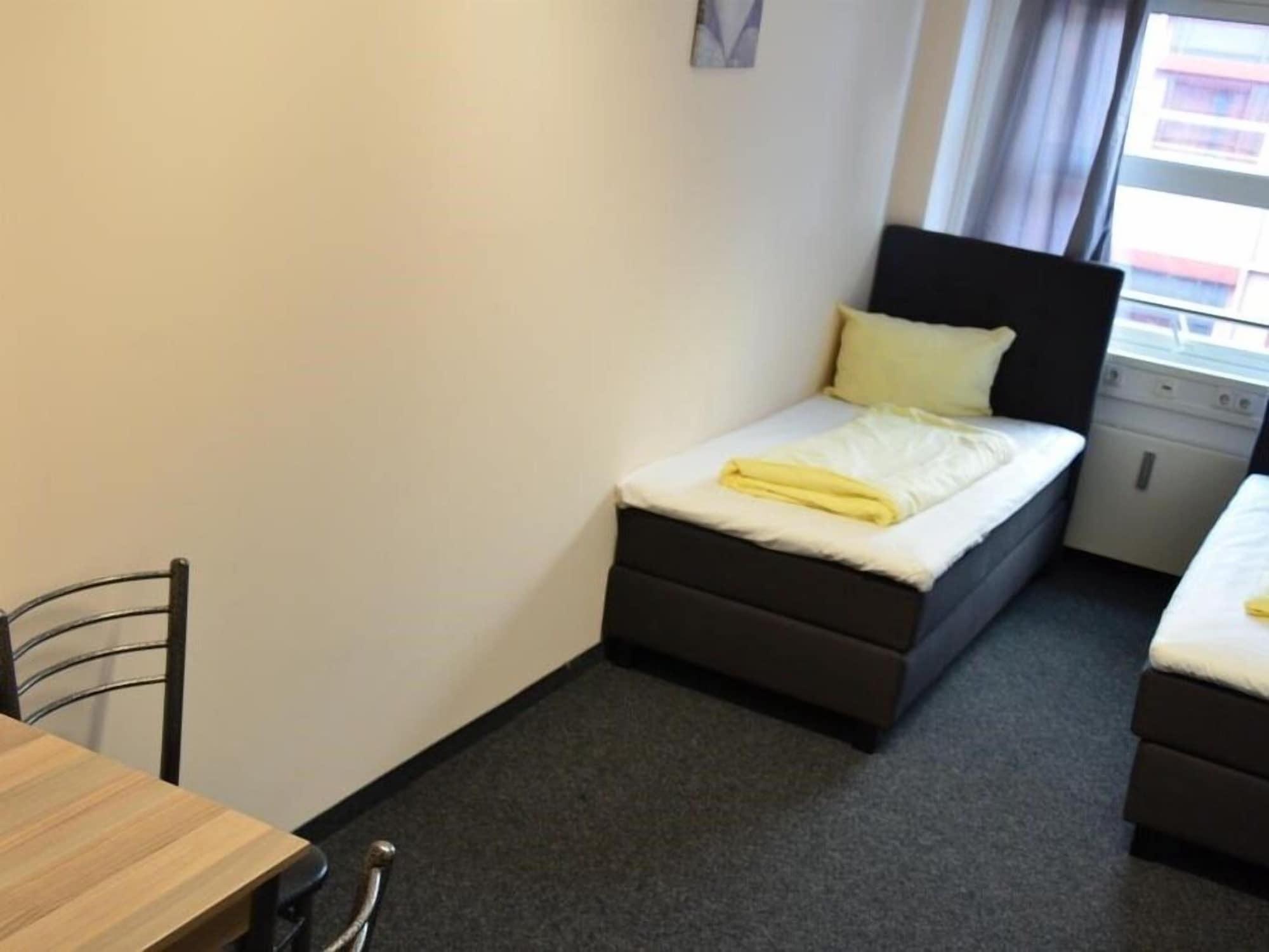 Low Budget Hostel Мюнхен Экстерьер фото