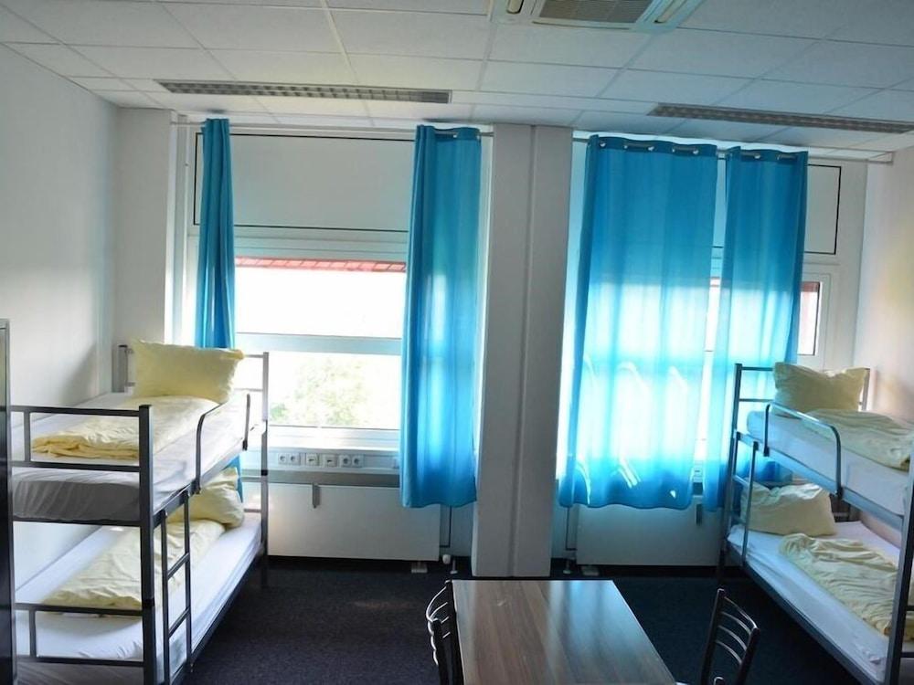 Low Budget Hostel Мюнхен Экстерьер фото