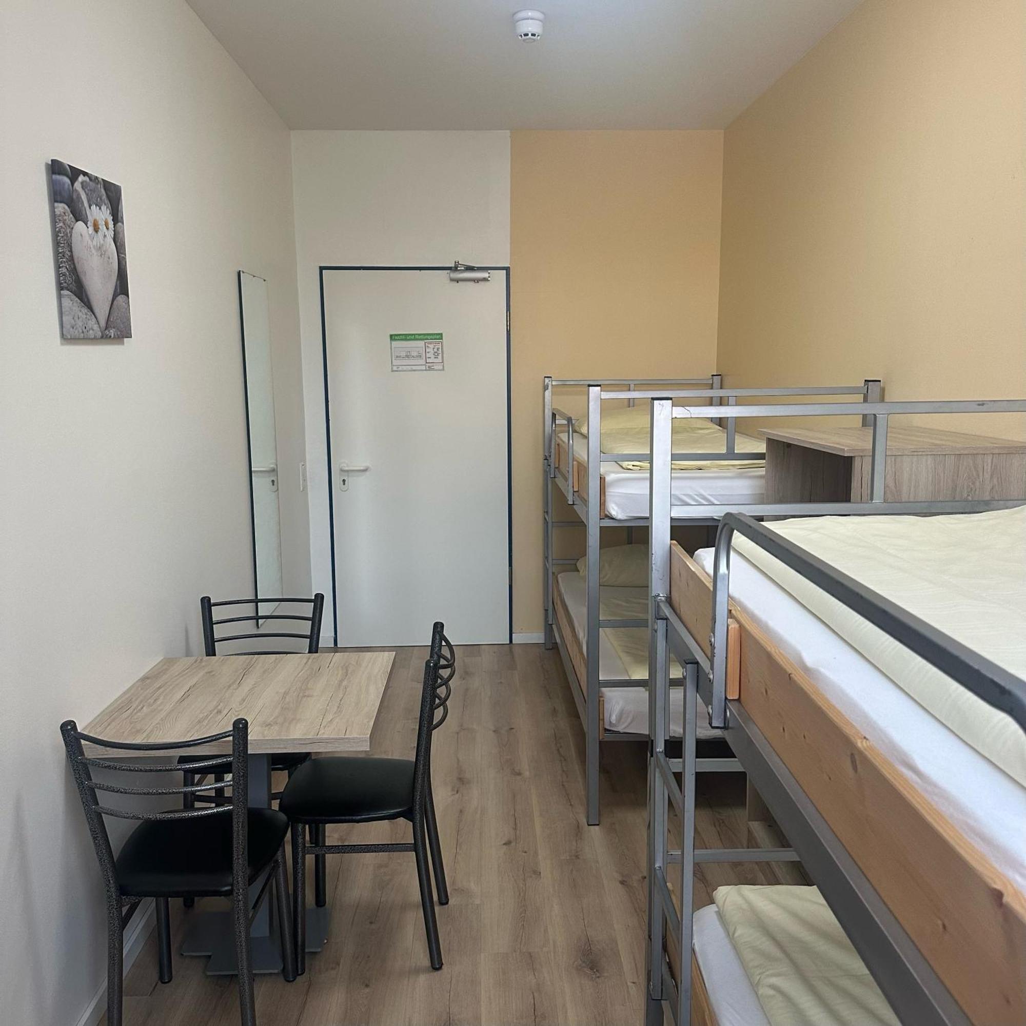 Low Budget Hostel Мюнхен Экстерьер фото